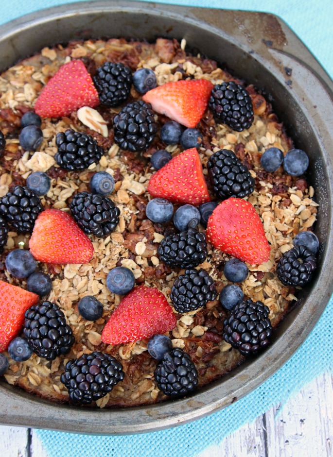 baked-oatmeal-with-fresh-berries (1)